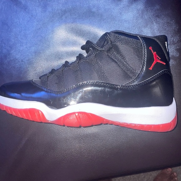 I’m selling Jordan 11 Retro Playoffs Bred